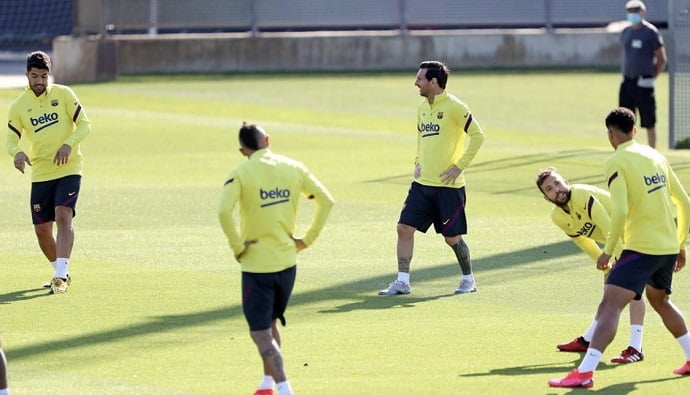 Barcelona and Atletico Madrid have started training in a group of 10