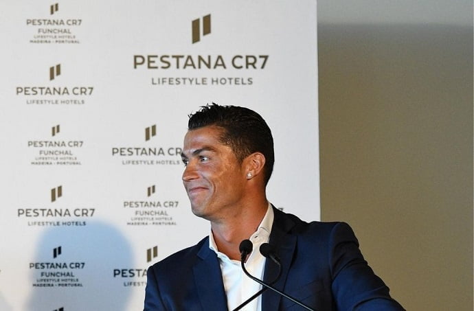 Ronaldo is going to open an 11-story luxury hotel in Manchester