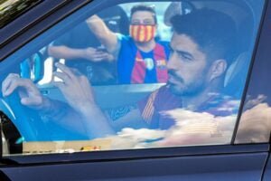 Suarez move to Juventus on hold as he evaluates his options