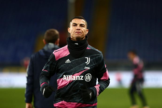 Cristiano Ronaldo warming up vs Genoa