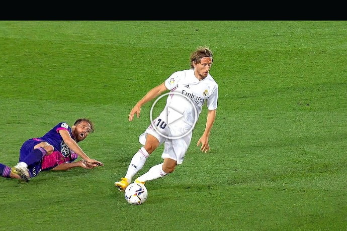 Video: Luka Modric is Ridiculously Good at 35