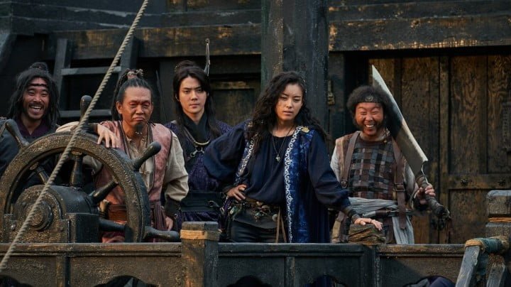 The movie 'Pirates: Goblin Flag' is running at the top of the box office with a total of 350,000 viewers