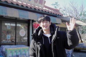 Kim Soo Hyun (Baek Hyun Woo) In Front Of Yongdu-ri Supermarket With A Cute Smile | See Photos
