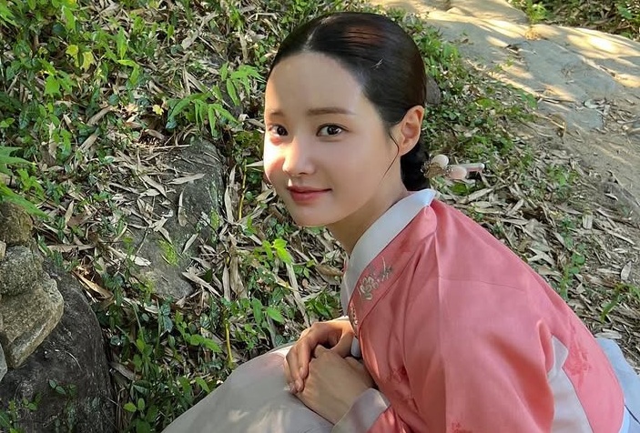 Yeonwoo Strives to Establish Herself as a Recognized Actress